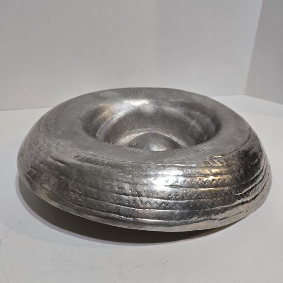 Vintage Cast Aluminum Sombrero Chip and Dip Serving Bowl 11" x 12"x3" Marked 816 - Picture 5 of 6
